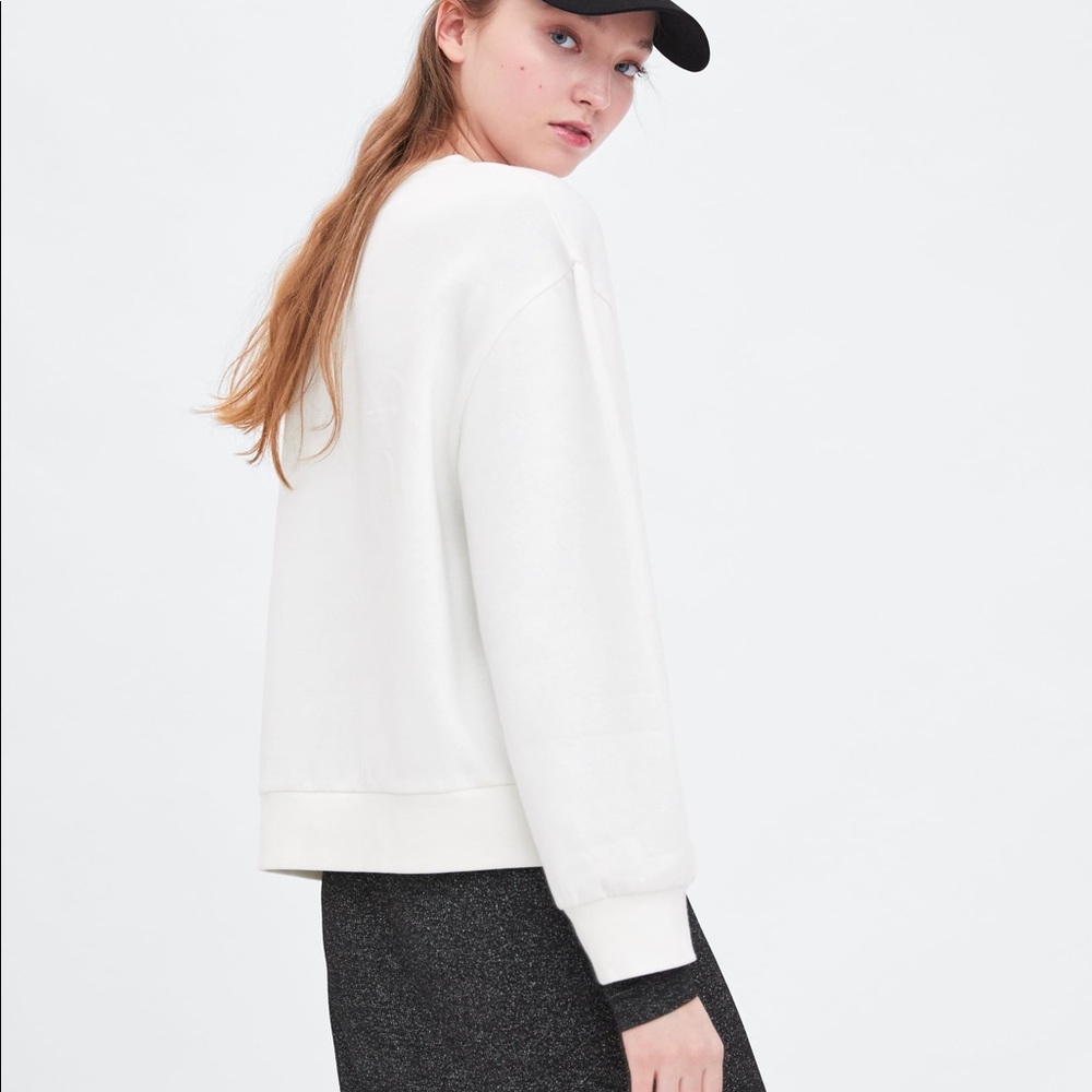 Basic Off-White Sweatshirt